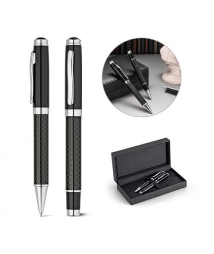 CHESS. Set con penna roller e penna a sfera in metallo e fibra di carbonio CHESS. Set con penna roller e penna a sfera in metallo e fibra di carbonio